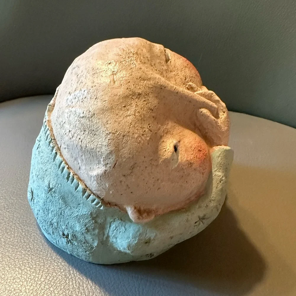 Whimsical, funny plaster-like bathroom shelf decor. - Picture 5 of 5